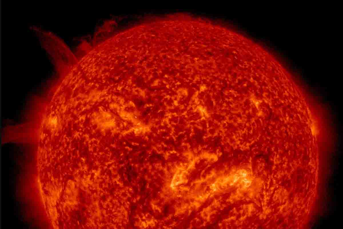 Mercurio colpito da una gigantesca eruzione dal lato nascosto del Sole