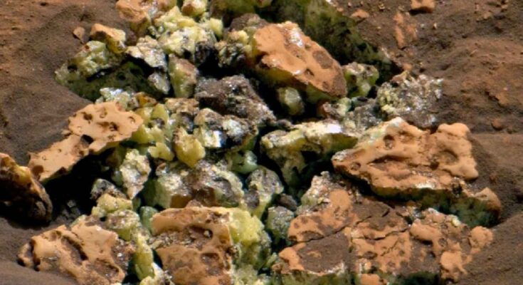 Curiosity ha aperto una roccia su Marte