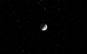 bacio luna pleiadi 31 dicembre 2025