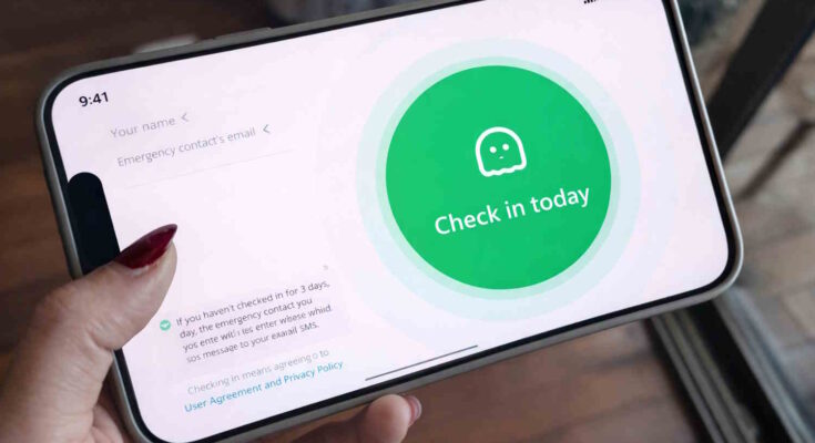 Are You Dead? diventa un successo in Cina: l’app avvisa i contatti se chi vive da solo non dà segnali di vita e invita a riflettere sulla solitudine del mondo di oggi