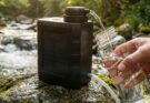 La borraccia con pannello solare che rende potabile l’acqua outdoor