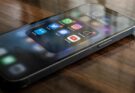 Gli alert del cellulare frenano la mente: lo studio sui danni alla concentrazione