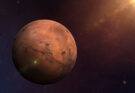 Il Pianeta Rosso abbracciato dall’ammasso stellare: congiunzione rara