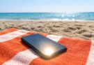 Telefono rovente al sole? Rischi per la batteria e metodo sicuro