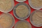 Come riconoscere le monete contraffatte da 2€: il trucco del bordo
