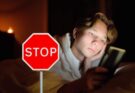 Regno Unito: social bloccati di notte per gli adolescenti dal 2027