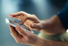 Gli smartphone non ci spiano col microfono: la realtà dietro gli annunci mirati è più complessa