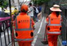 Cina, gilet ventilati anti-caldo per i netturbini di Nanchino