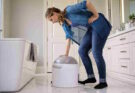 La lavatrice a pedivella che pulisce 2 kg di panni senza corrente