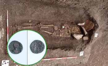 Moneta in una tomba di un bambino romano