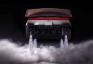 Tesla Roadster, l’auto-razzo che si stacca da terra e ruota nel vuoto