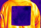 Nuovo tessuto stampato in 3D: raffredda di 6°C e crea energia
